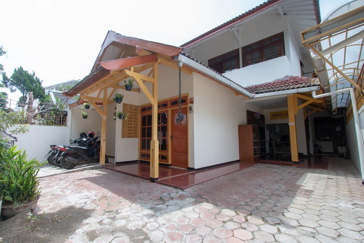 Hotel SPOT ON 3218 Bee Palm Family Malang Exterior foto