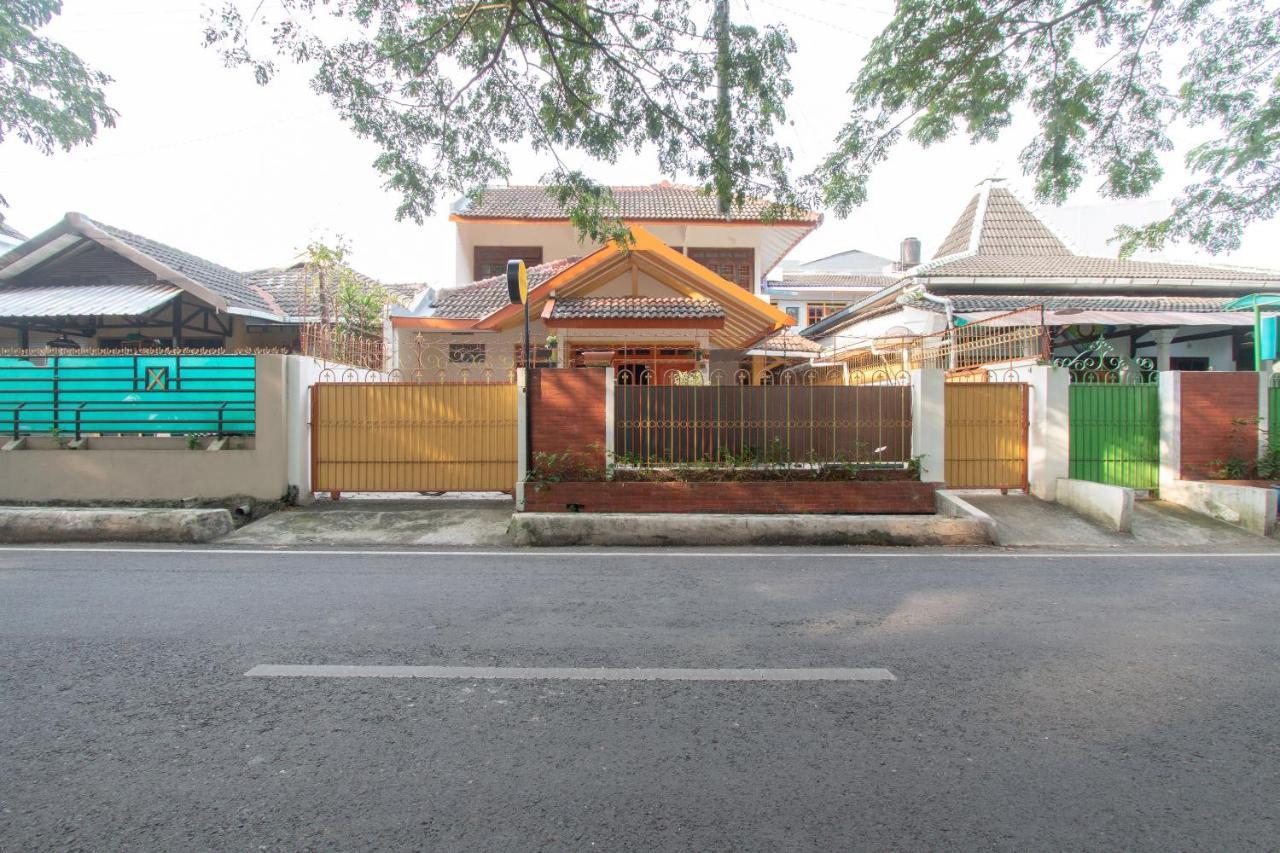 Hotel SPOT ON 3218 Bee Palm Family Malang Exterior foto