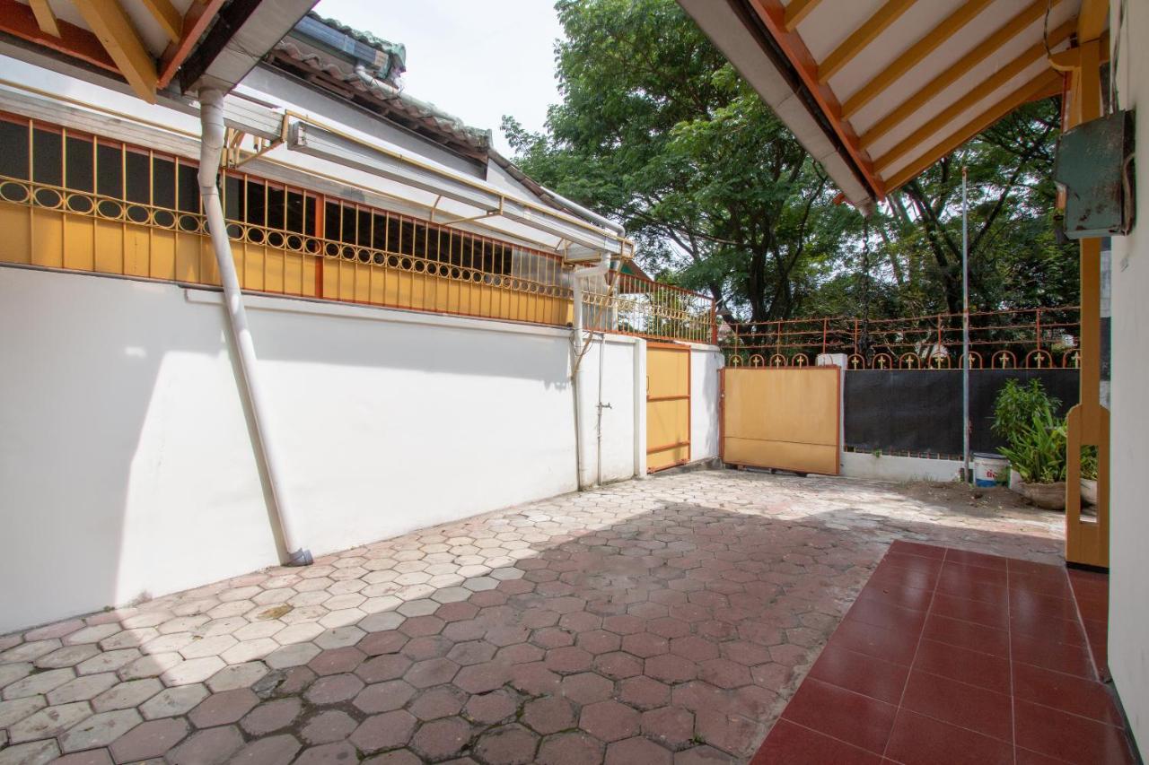 Hotel SPOT ON 3218 Bee Palm Family Malang Exterior foto