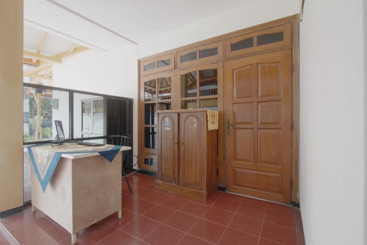 Hotel SPOT ON 3218 Bee Palm Family Malang Exterior foto
