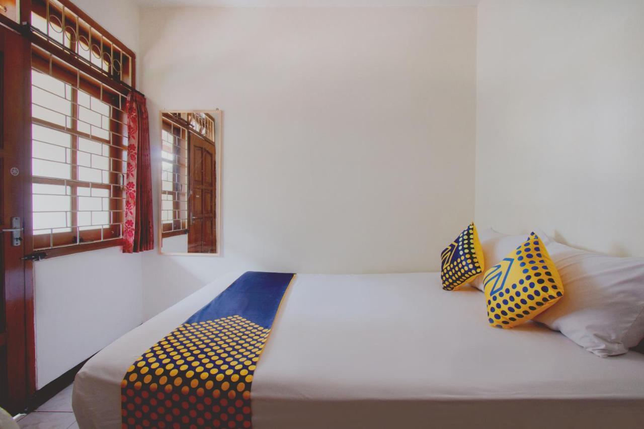Hotel SPOT ON 3218 Bee Palm Family Malang Exterior foto